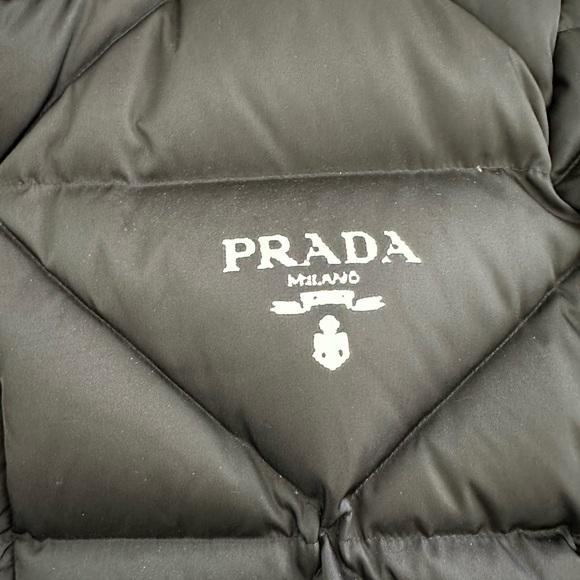 *Authentic* Prada Re-Nylon Gabardine Cropped Down Jacket - Picture 4 of 12